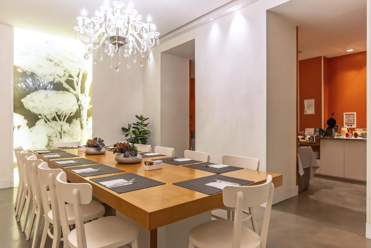 White Hotel Rom